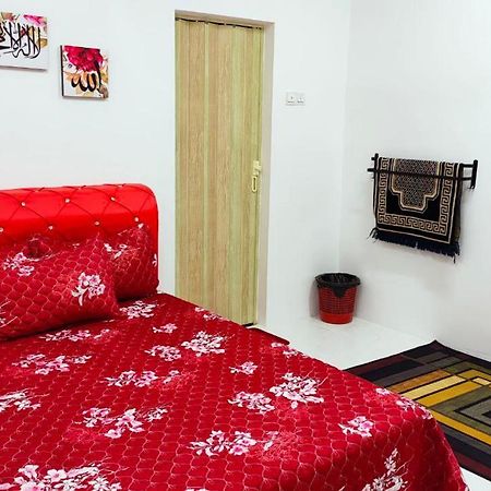 Rania Homestay With Private Pool Seri Iskandar Perak Near Utp Uitm Kampong Bota Road Buitenkant foto